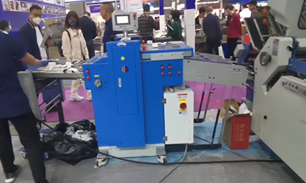 /AOQI Die cutting machine with paper folding machine to make booklet